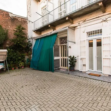 Royal Gardens Bright Apartment