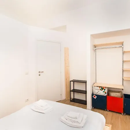 Royal Gardens Bright Apartment